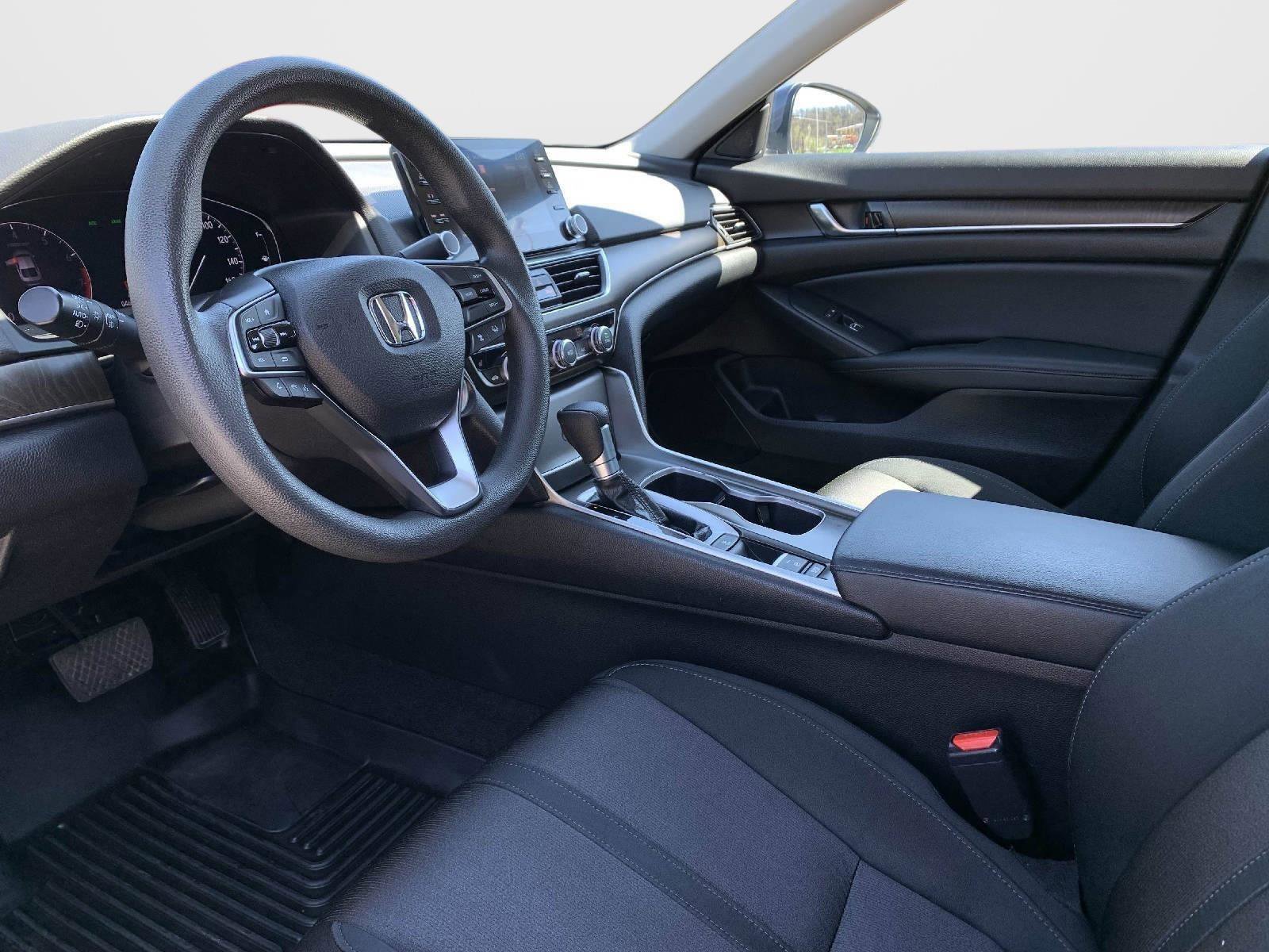 Used 2018 Honda Accord EX image 32