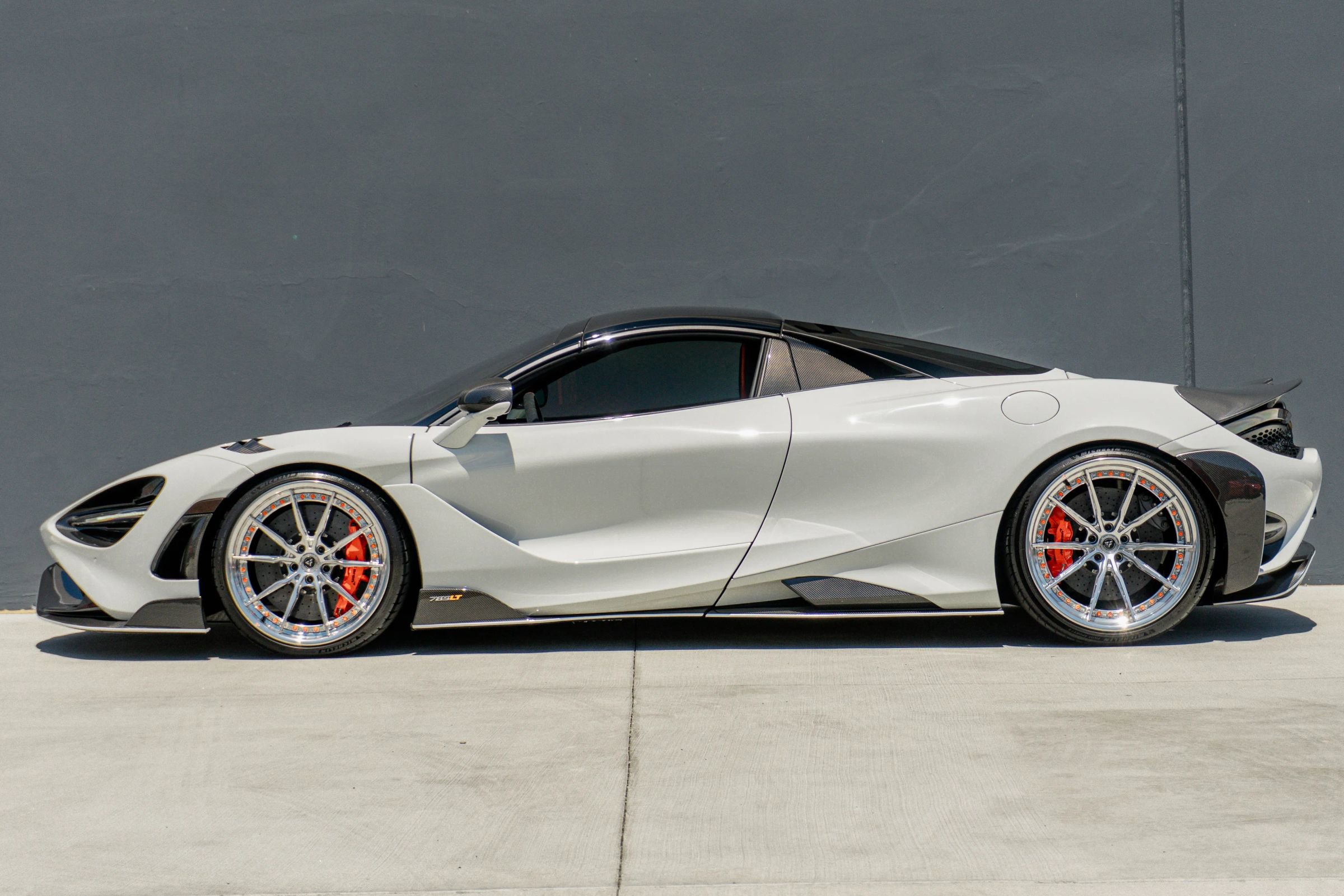 Used 2022 McLaren 765LT RWD image 2