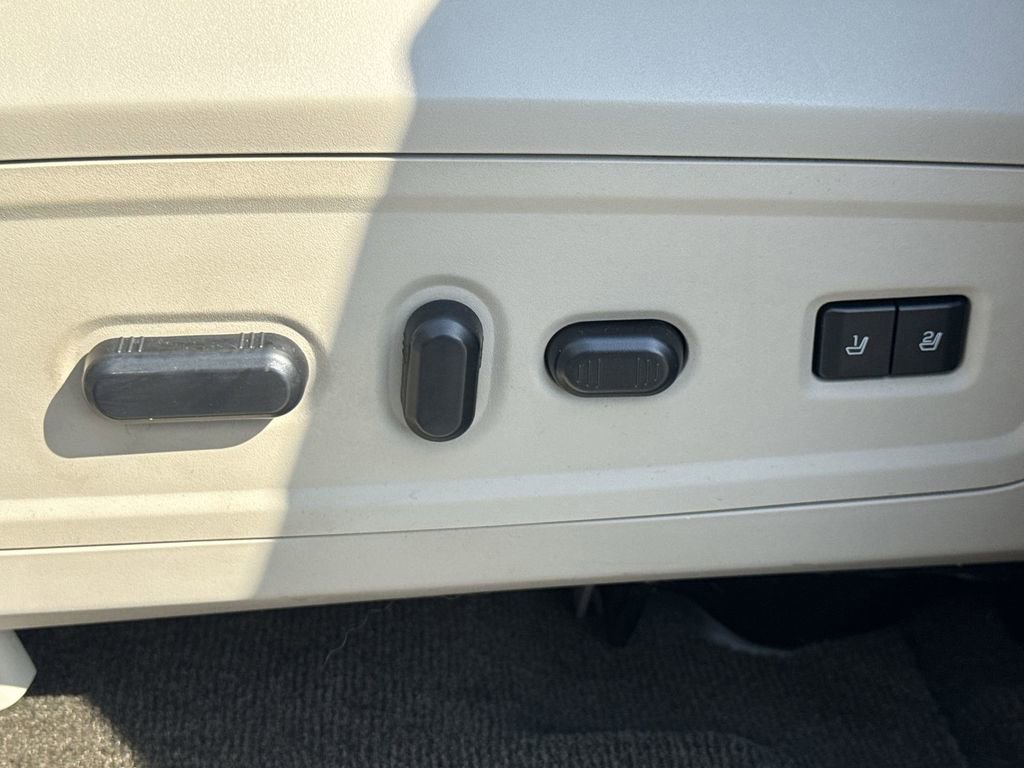 Used 2016 Lincoln Navigator L Select image 14