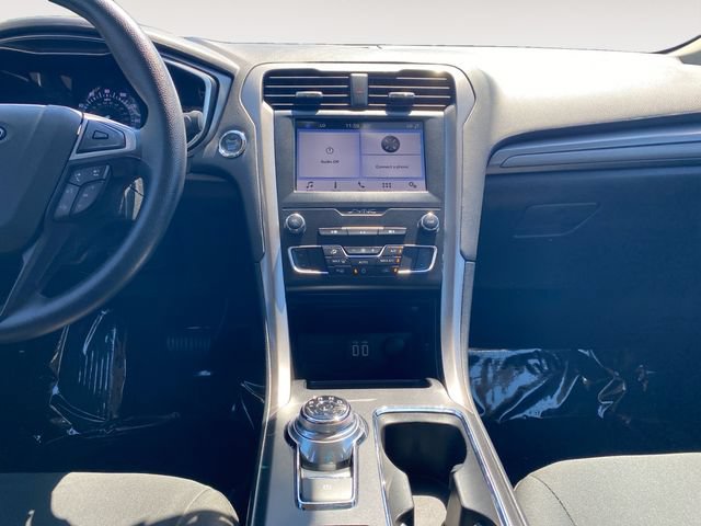 Used 2019 Ford Fusion SE FWD image 11