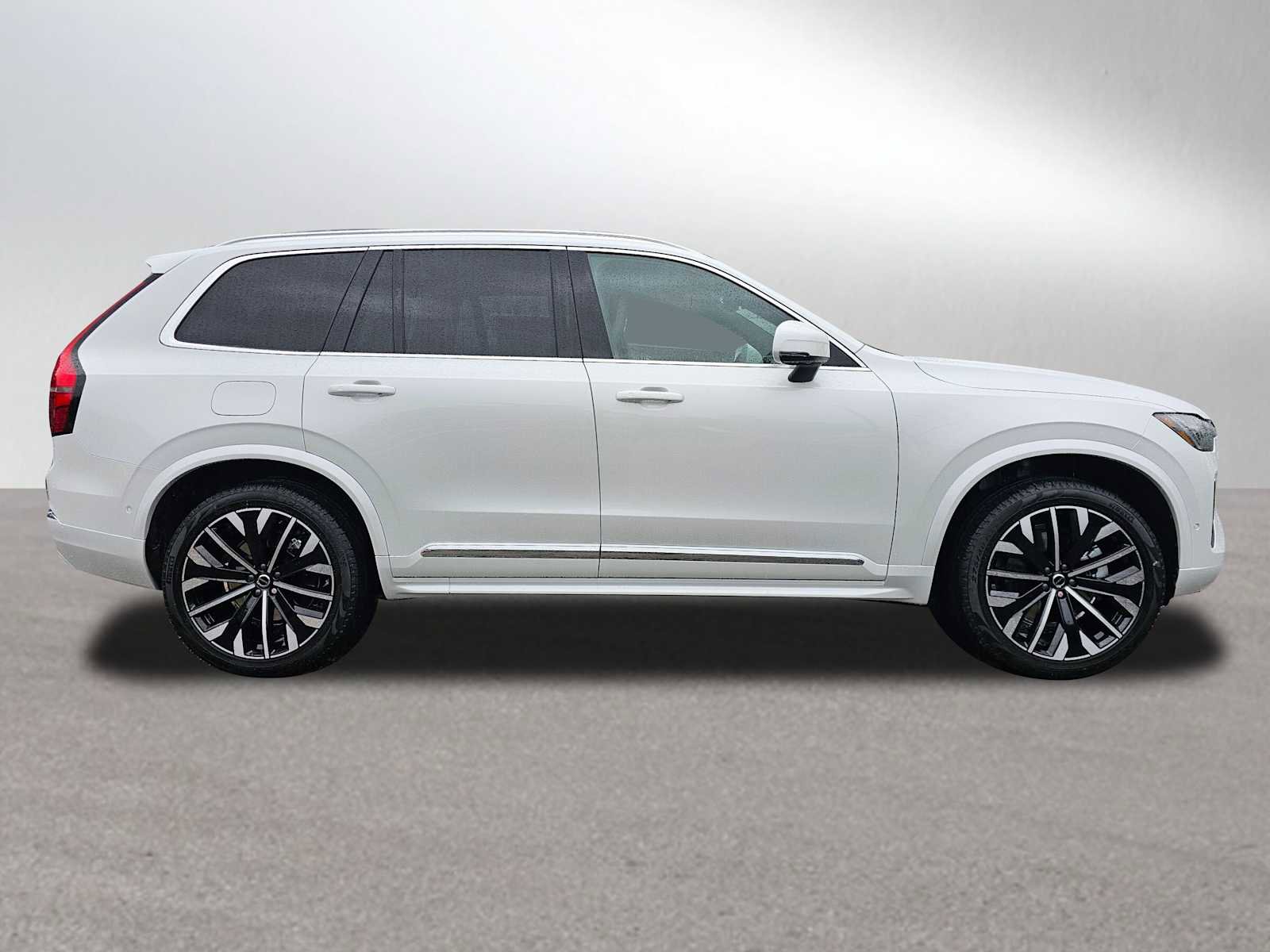 New 2026 Volvo XC90 B6 Plus w/ Protection Package Premier image 8