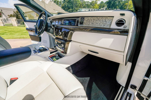 Used 2020 Rolls-Royce Phantom Sedan RWD image 36