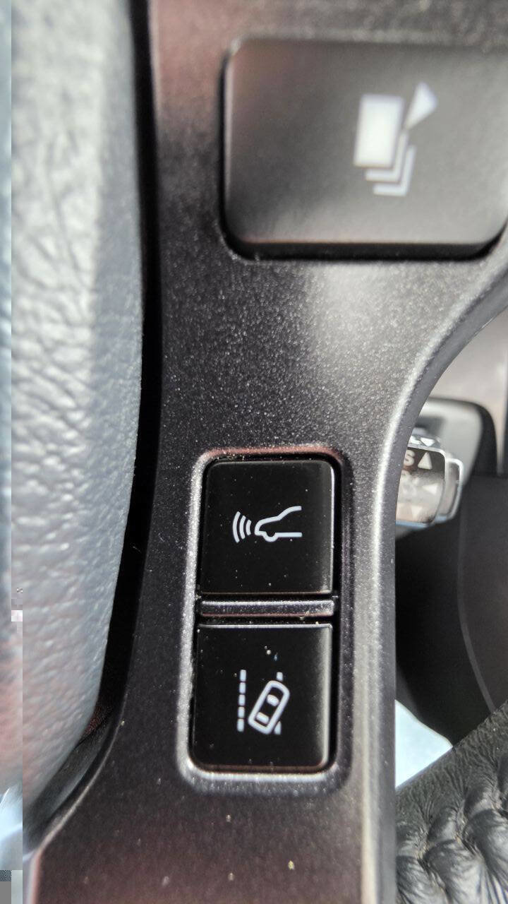 Used 2020 Toyota Sequoia SR5 w/ Premium Package AWD/4WD image 19