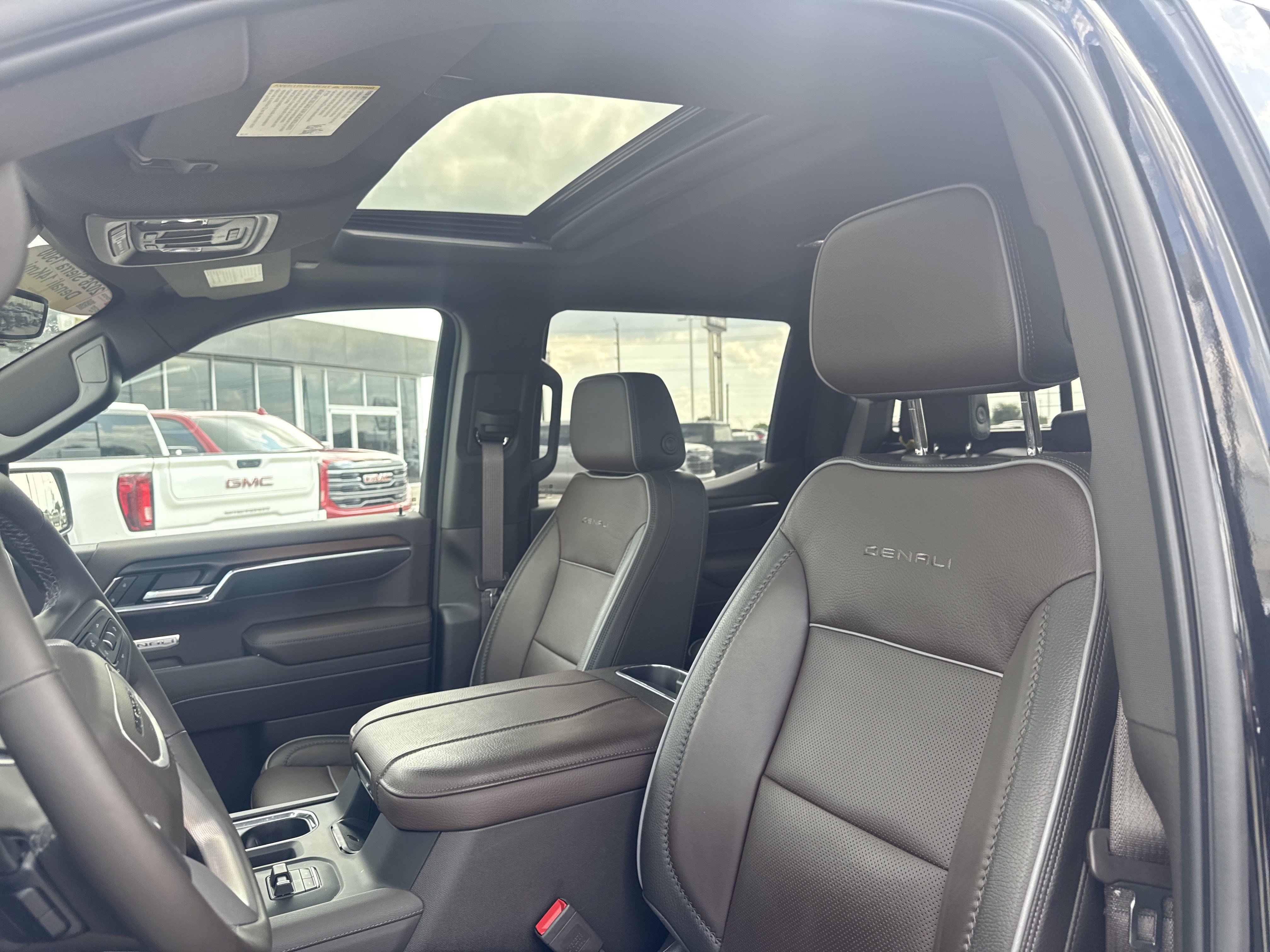 Used 2026 GMC Sierra 1500 Denali w/ Denali Reserve Package AWD/4WD image 2