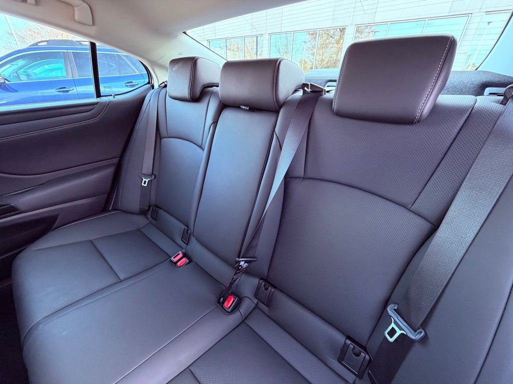 Used 2024 Lexus ES 350 w/ Premium Package image 15