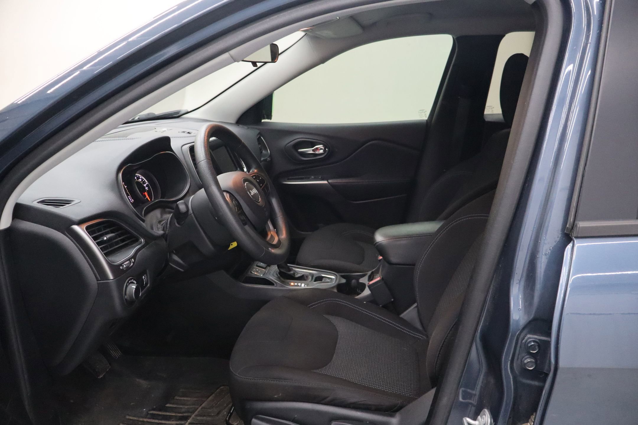 Used 2020 Jeep Cherokee Latitude image 26