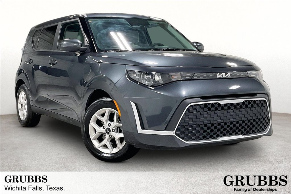 Used 2025 Kia Soul LX w/ LX Technology Package FWD image 1