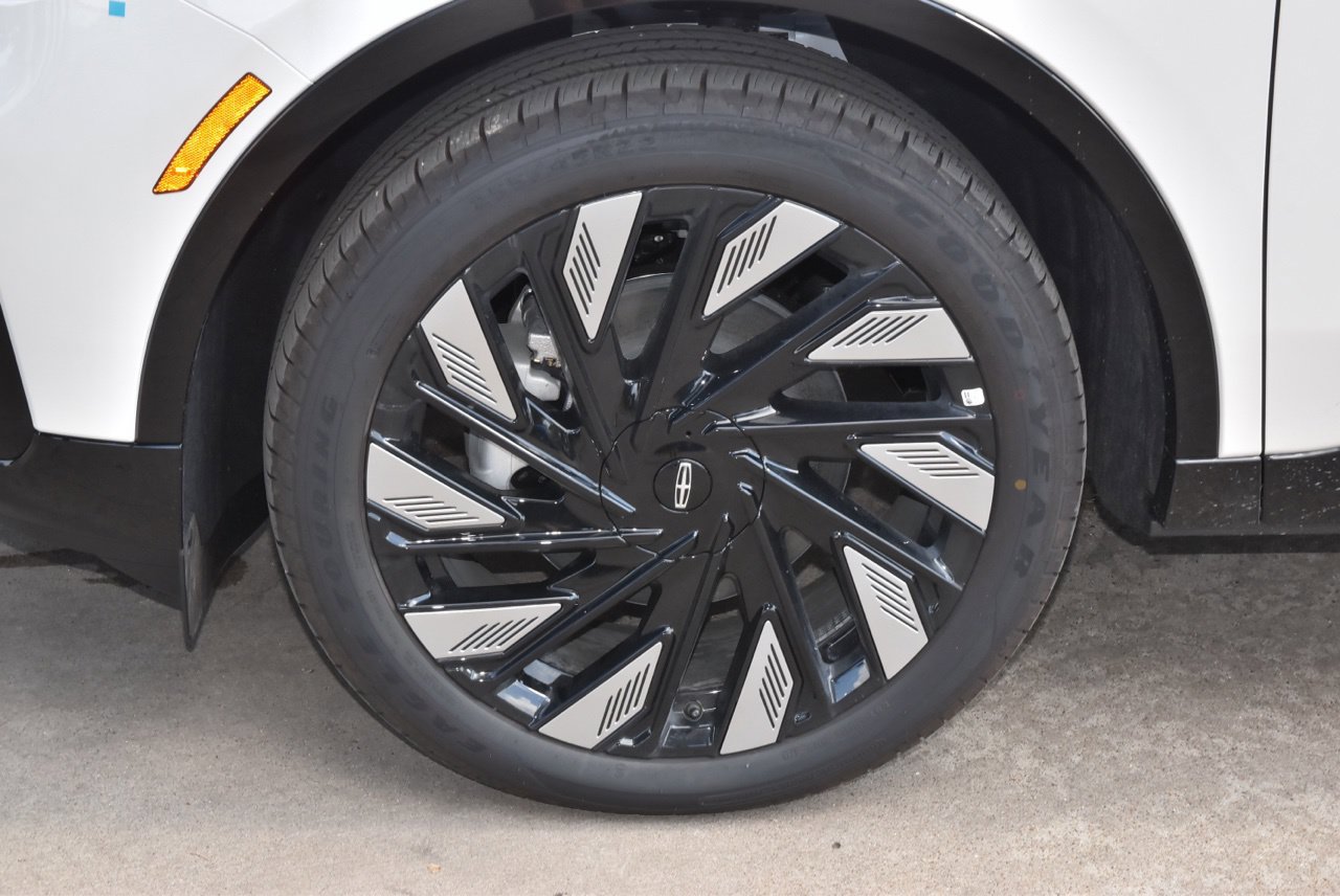 New 2026 Lincoln Nautilus Reserve AWD/4WD image 40