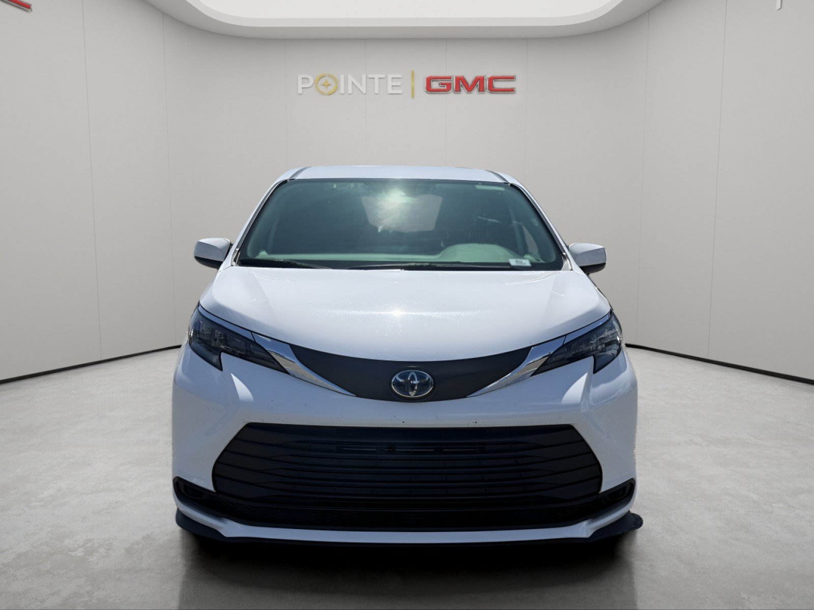 Used 2025 Toyota Sienna LE FWD image 8