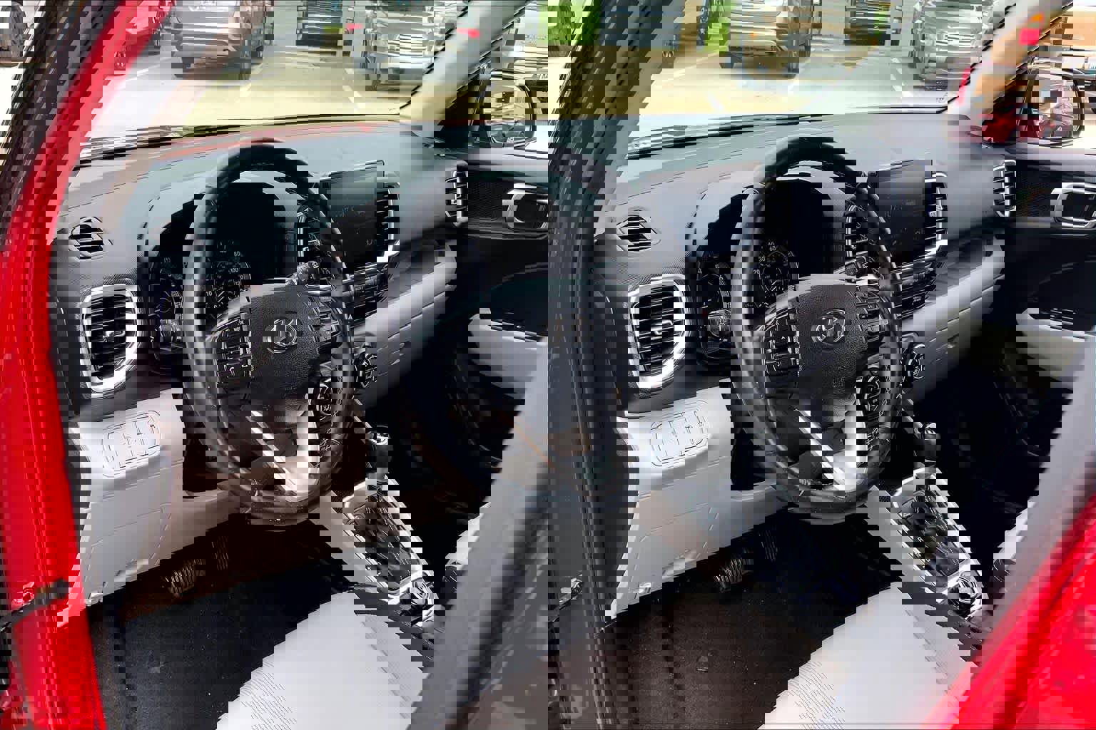 Used 2021 Hyundai Venue SEL w/ Cargo Package FWD image 16