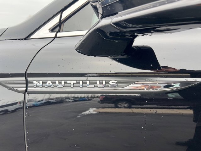 Used 2023 Lincoln Nautilus Reserve image 9