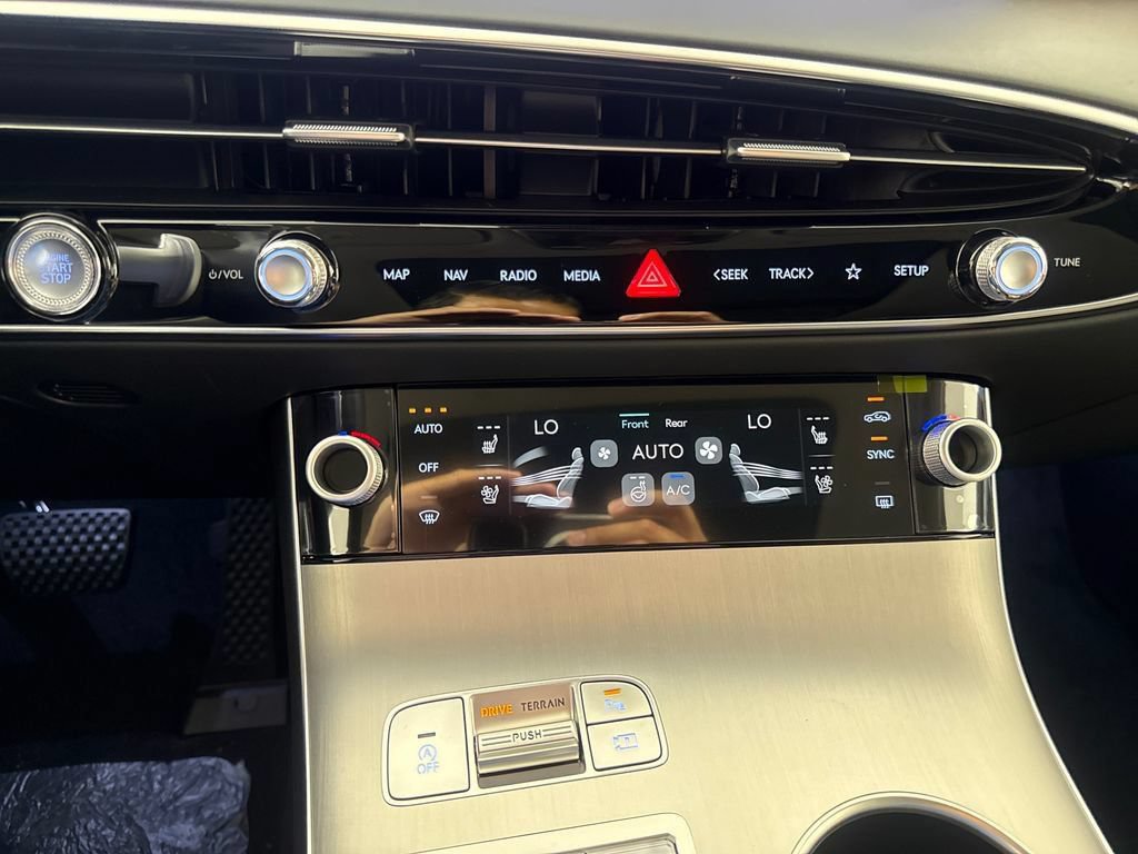 New 2027 Genesis GV70 2.5T Advanced AWD/4WD image 22