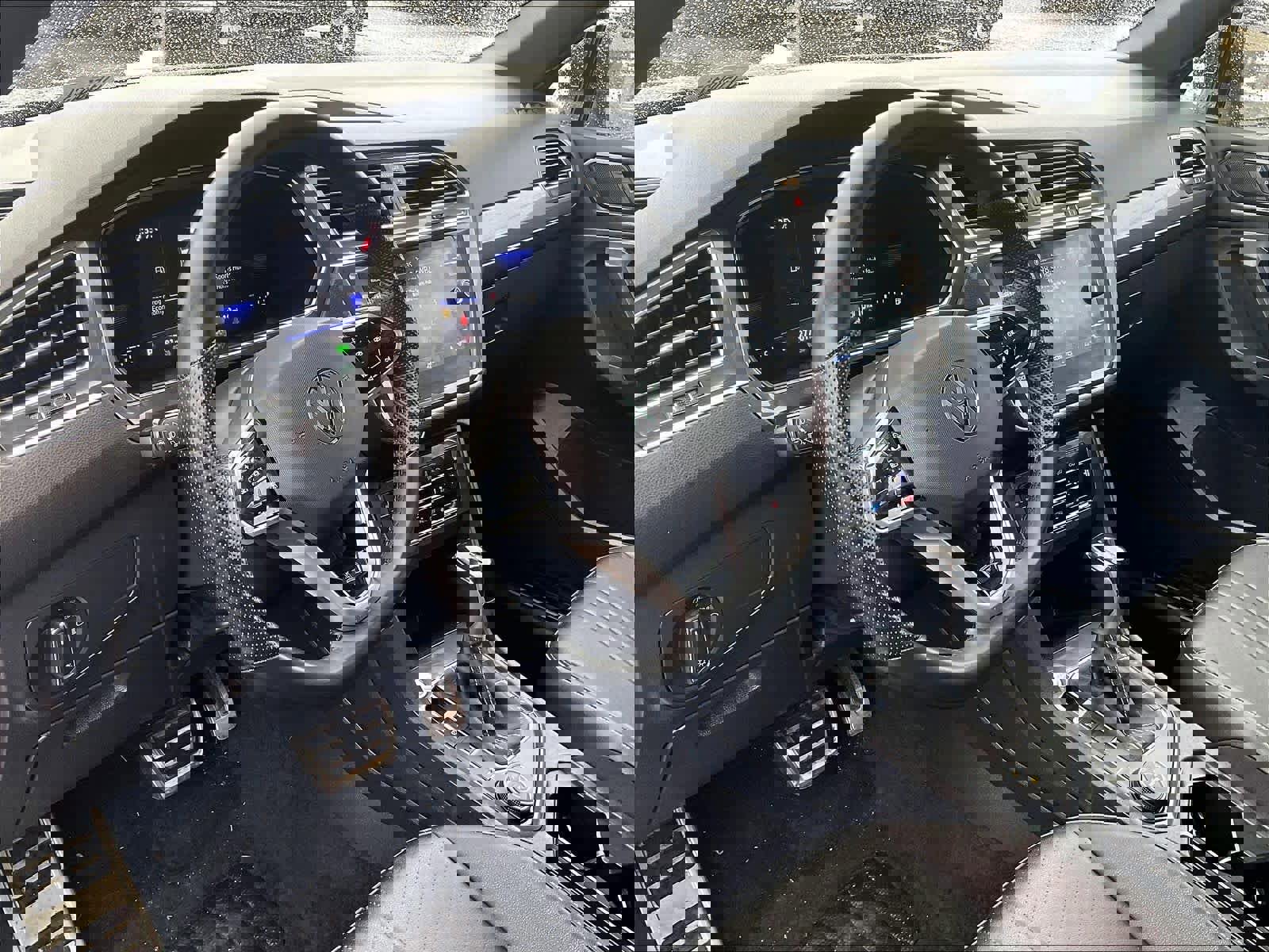 Used 2022 Volkswagen Tiguan SE R-Line image 8