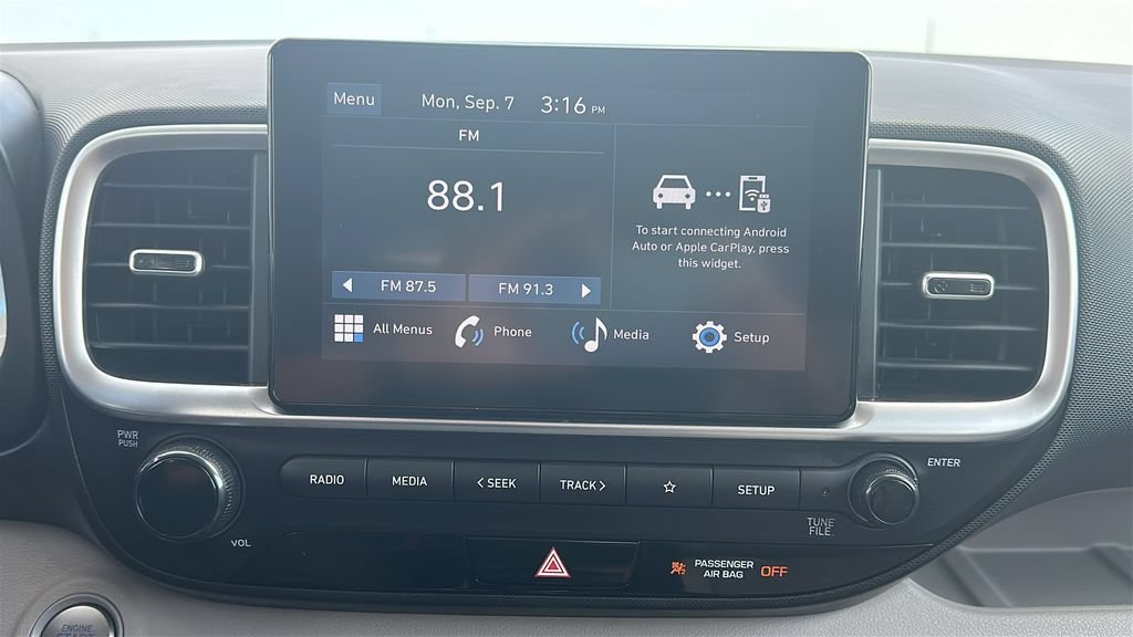 Used 2025 Hyundai Venue SEL FWD image 25