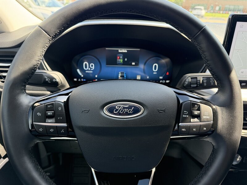 Used 2024 Ford Escape Platinum AWD/4WD image 24