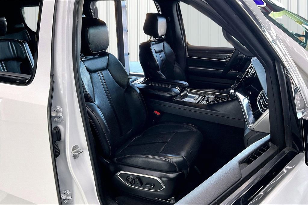 Used 2022 Jeep Wagoneer Series III w/ Flexible Seating Group AWD/4WD image 31