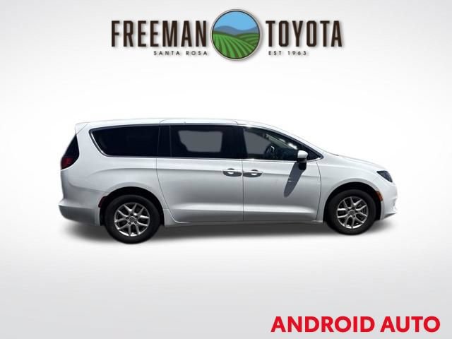 Used 2021 Chrysler Voyager LX FWD image 4