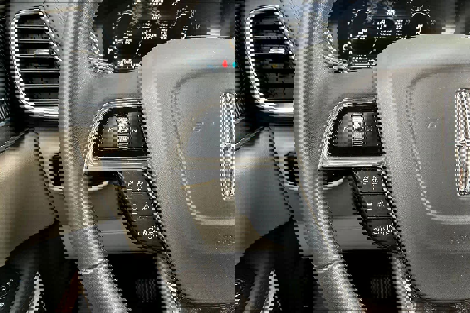 Used 2019 Lincoln Nautilus Reserve FWD image 22