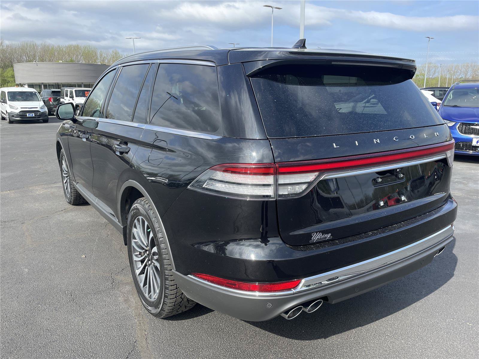 Used 2023 Lincoln Aviator Reserve AWD/4WD image 3