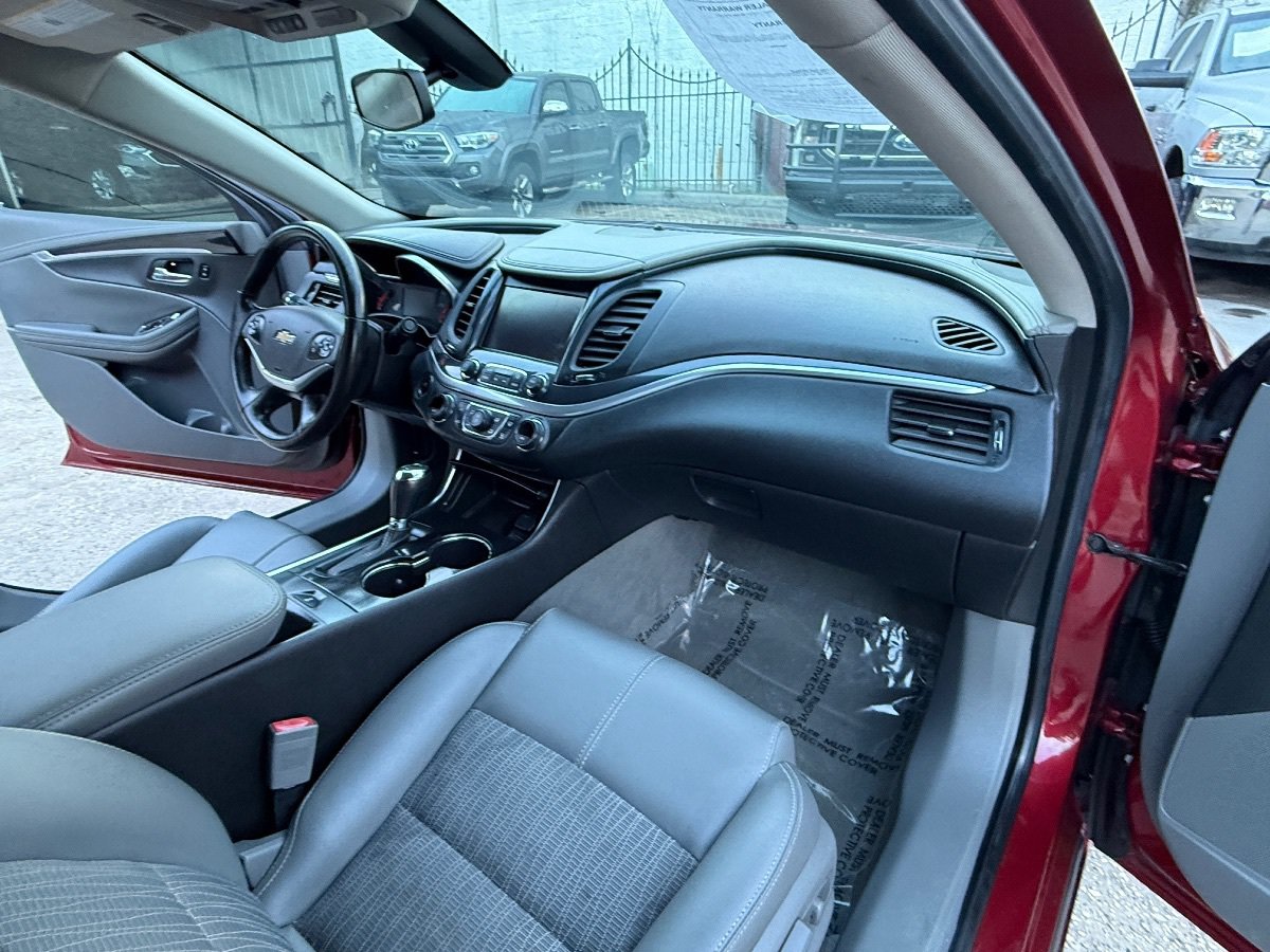 Used 2019 Chevrolet Impala LT FWD image 15