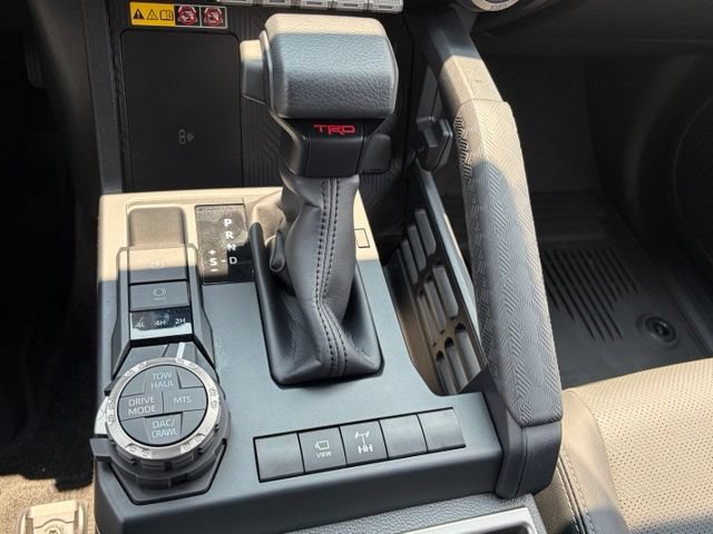Used 2025 Toyota 4Runner TRD Off-Road Premium AWD/4WD image 25