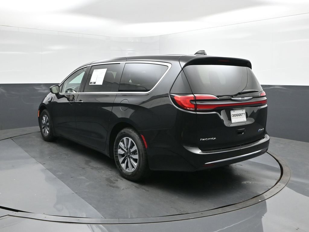 Used 2023 Chrysler Pacifica Touring-L image 5