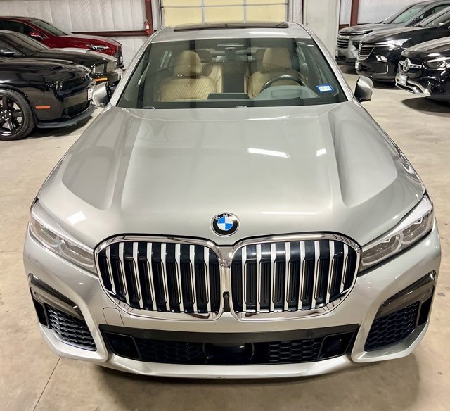 Used 2021 BMW 750i xDrive w/ M Sport Package image 9