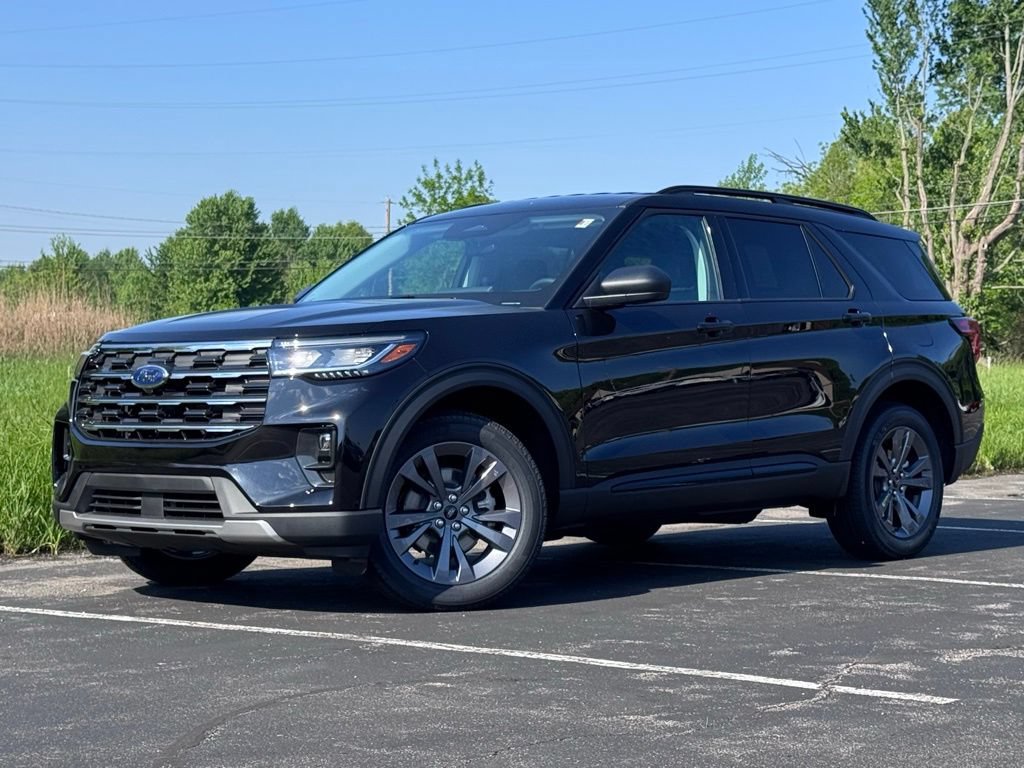 New 2026 Ford Explorer Active w/ Active Comfort Package AWD/4WD image 2