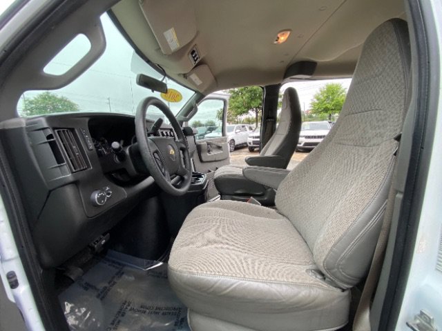 Used 2018 Chevrolet Express 3500 LT w/ LT Preferred Equipment Group RWD image 17