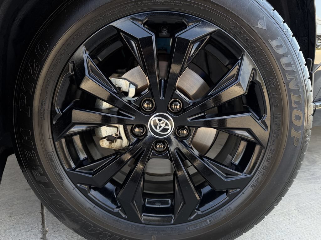 Used 2025 Toyota RAV4 SE AWD/4WD image 9