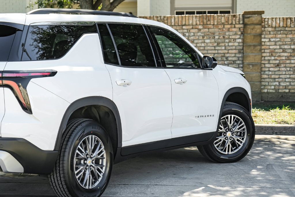 Used 2024 Chevrolet Traverse LT AWD/4WD image 18