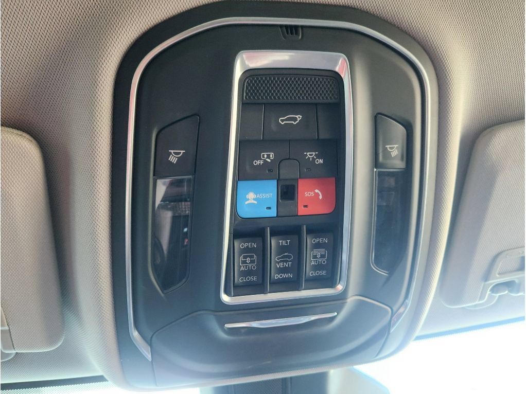 Used 2022 Jeep Grand Cherokee Limited AWD/4WD image 34