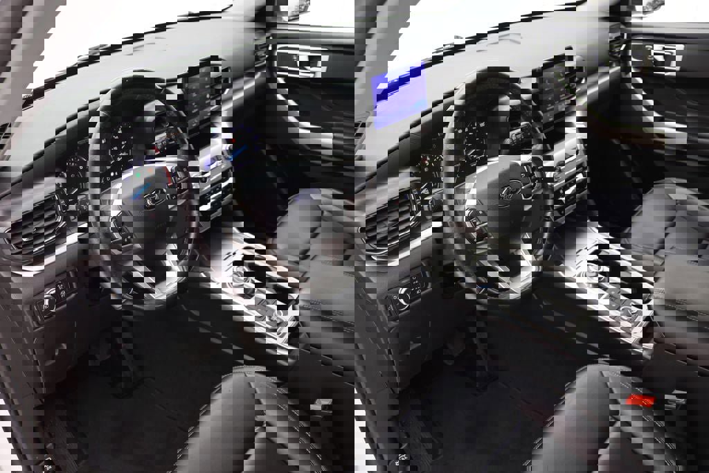 Used 2021 Ford Explorer XLT w/ Equipment Group 202A image 12