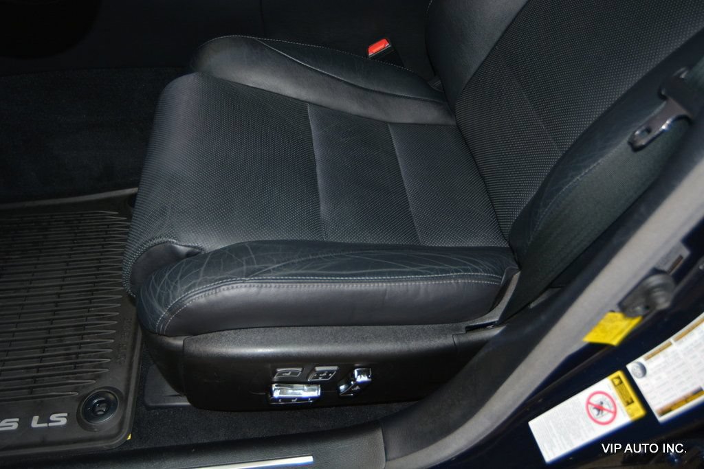 Used 2013 Lexus LS 460 w/ Comfort Pkg RWD image 16