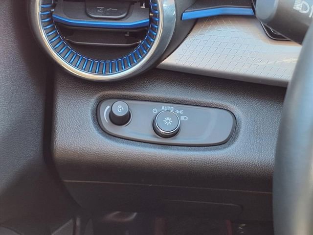 Used 2025 Chevrolet Trax LT w/ LT Convenience Package image 70