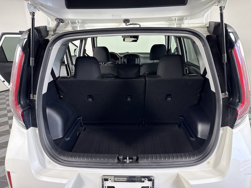 Used 2025 Kia Soul LX FWD image 26