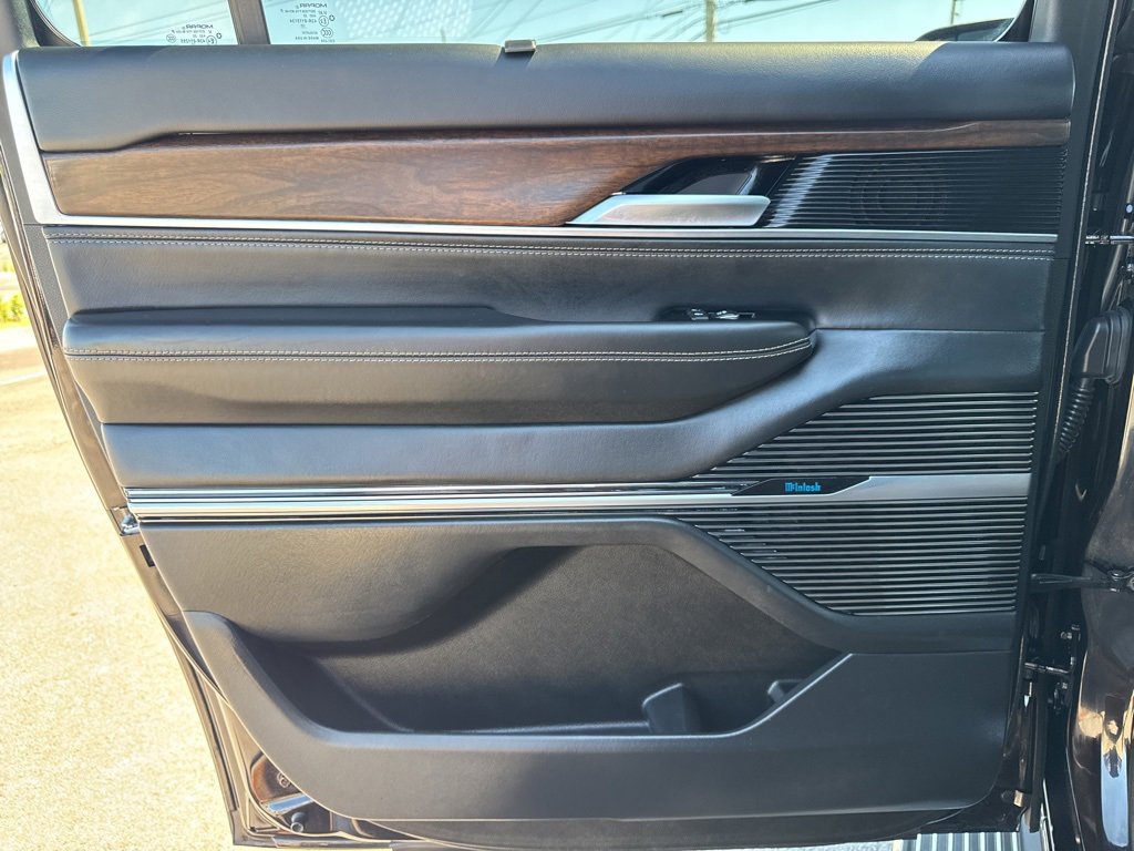 Used 2023 Jeep Grand Wagoneer L Series II image 24