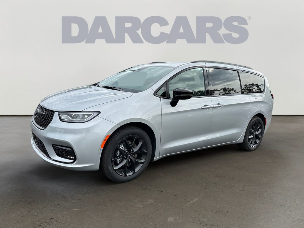 New 2026 Chrysler Pacifica Limited w/ S Appearance Package FWD image 3