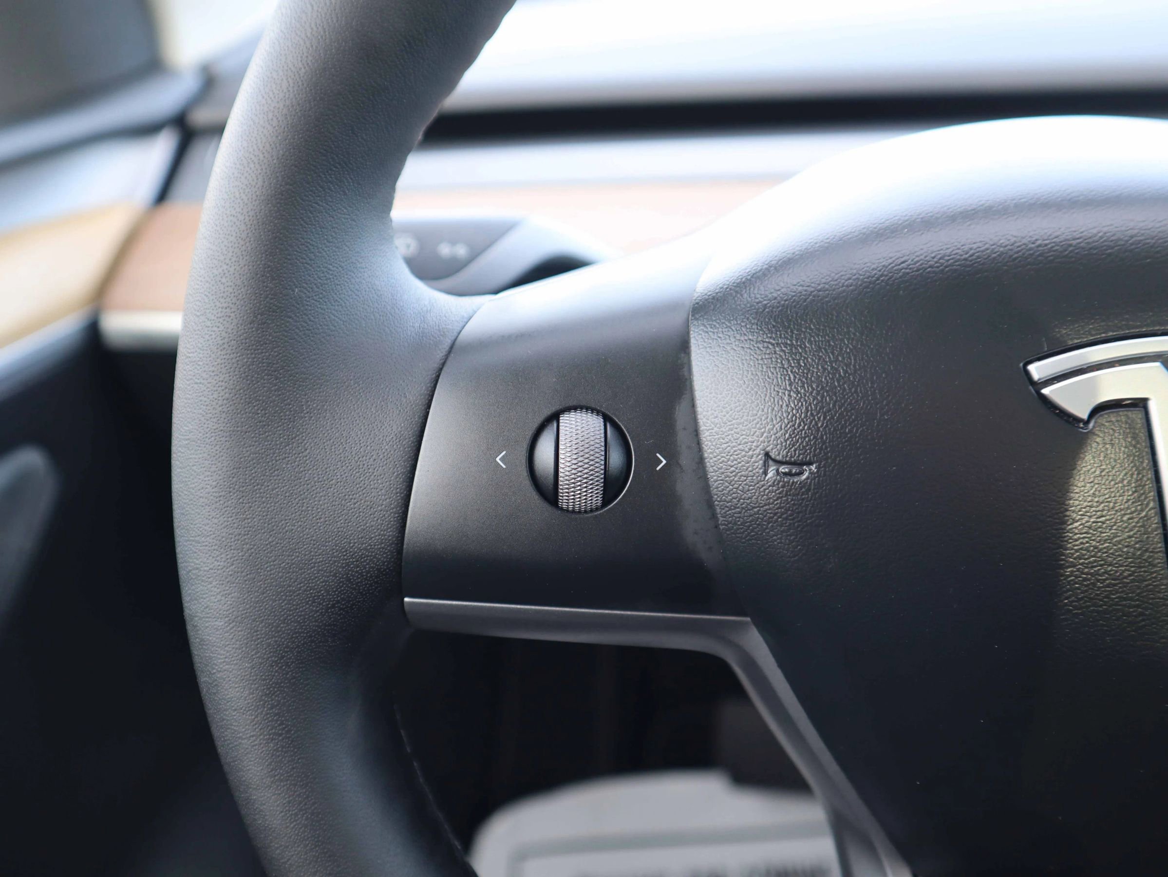 Used 2023 Tesla Model Y Long Range AWD/4WD image 16