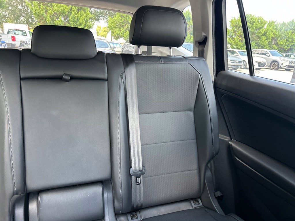 Used 2018 Volkswagen Tiguan SE FWD image 14