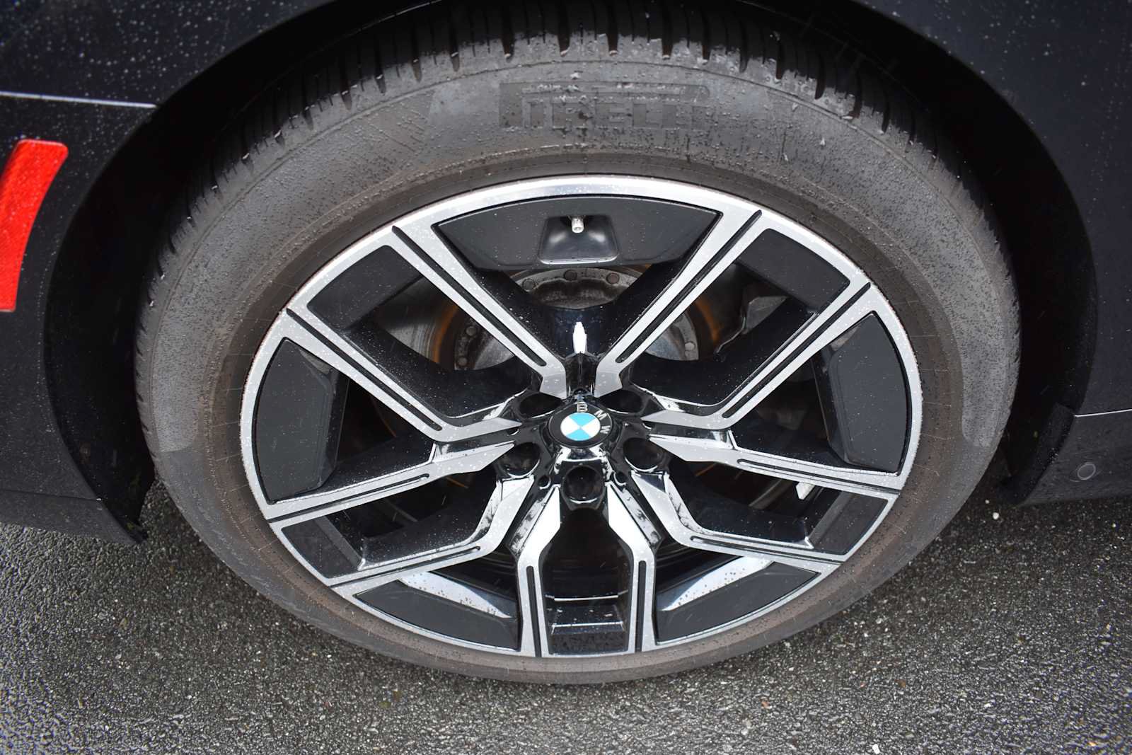 Used 2024 BMW 760i xDrive AWD/4WD image 24
