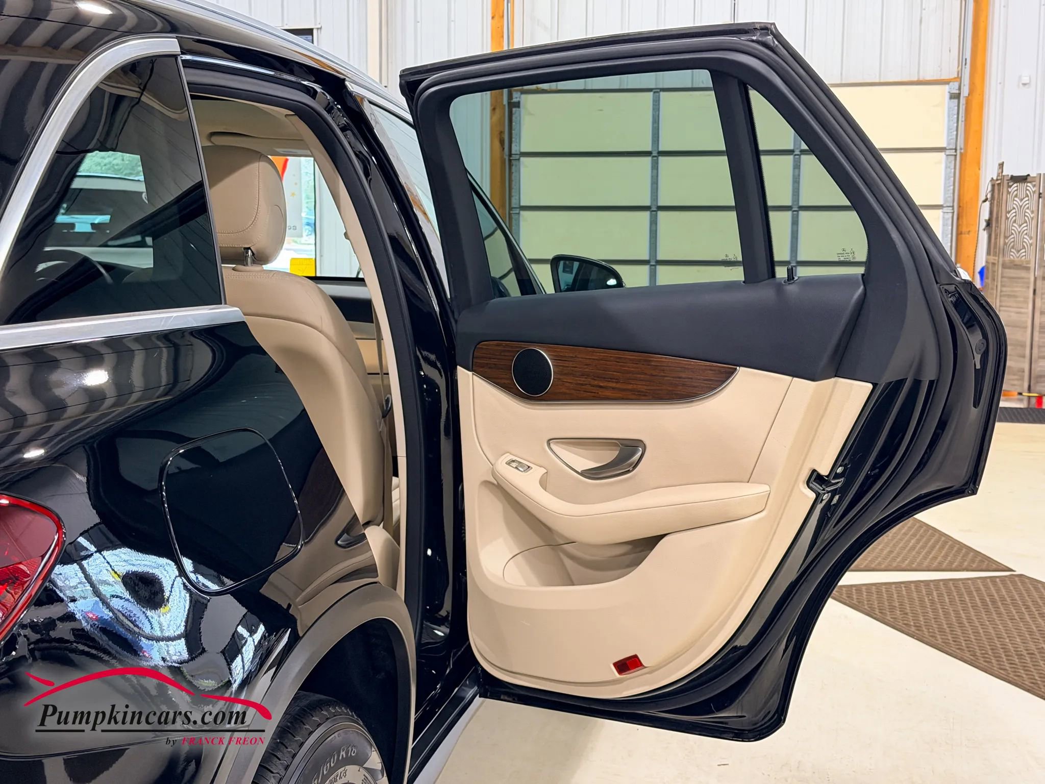 Used 2022 Mercedes-Benz GLC 300 4MATIC w/ Multimedia Package Lite image 17