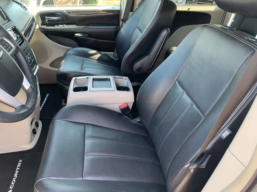 Used 2013 Chrysler Town & Country Touring FWD image 16