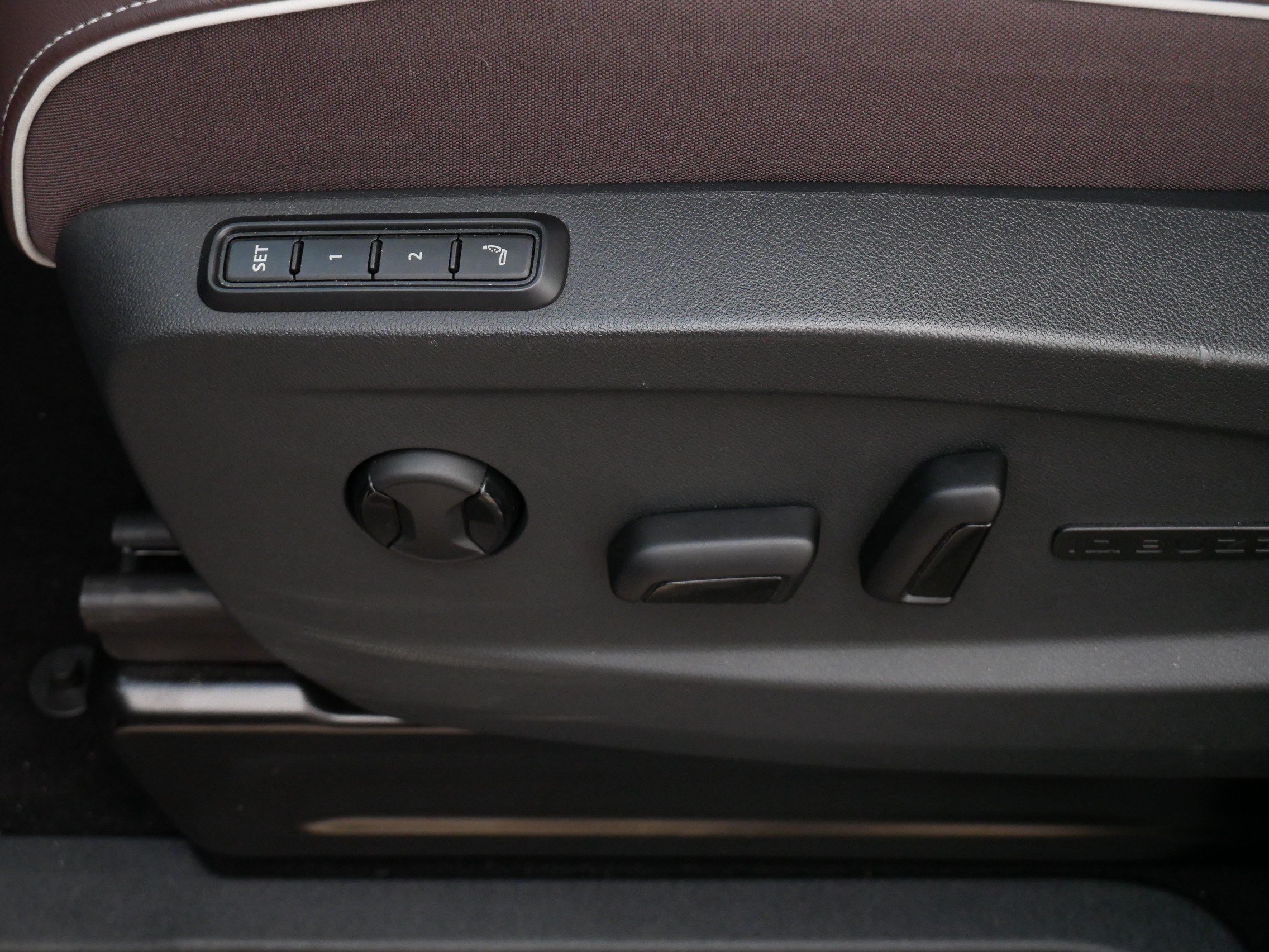 Certified 2025 Volkswagen ID. Buzz Pro S RWD image 20