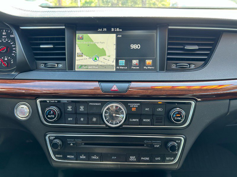 Used 2017 Kia Cadenza Premium w/ Luxury Package image 12