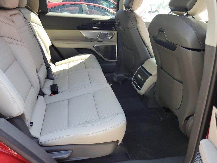 Used 2025 Lincoln Nautilus Reserve image 9