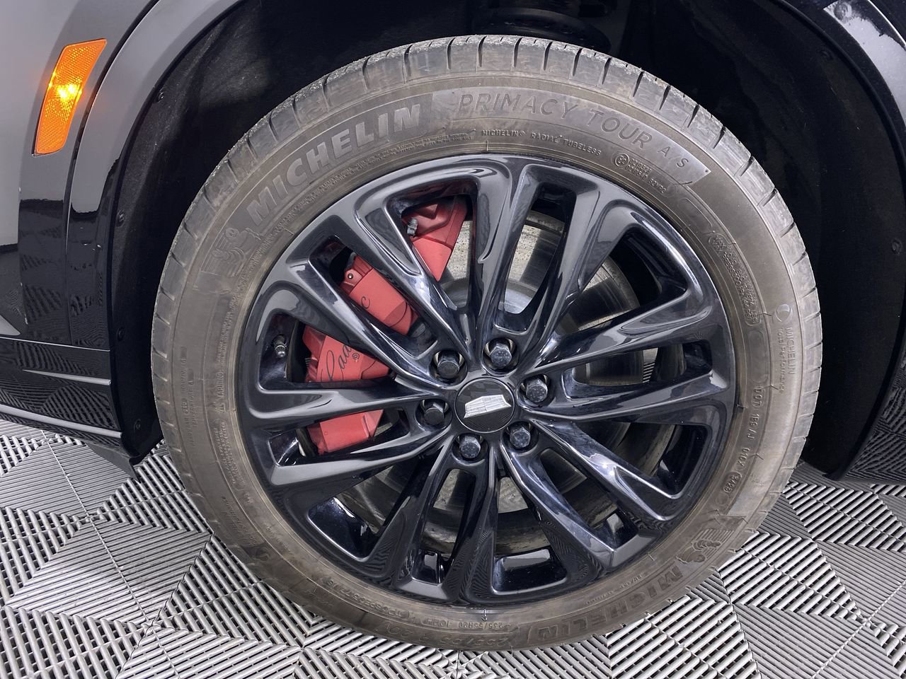 Certified 2024 Cadillac XT6 Sport w/ LPO, ONYX Package AWD/4WD image 32