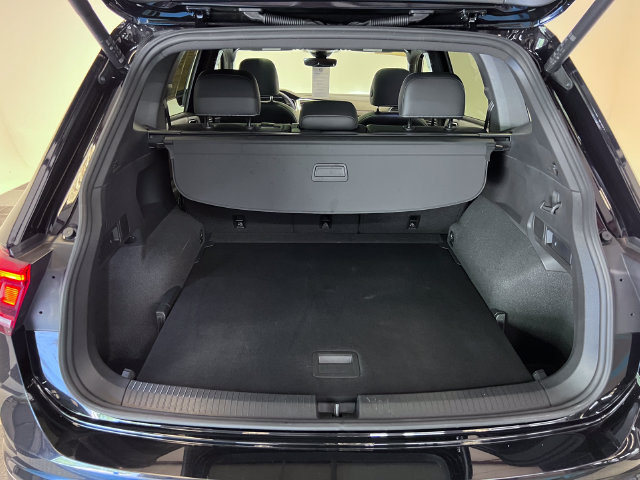 Certified 2024 Volkswagen Tiguan SEL R-Line AWD/4WD image 5