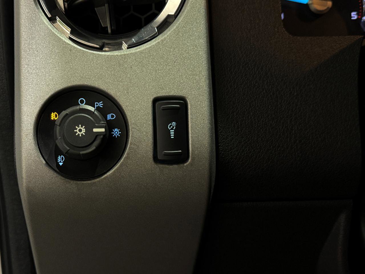 Used 2016 Ford F250 Lariat w/ Lariat Interior Package AWD/4WD image 8