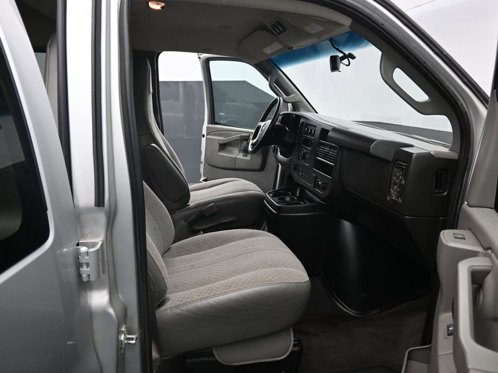 Used 2019 Chevrolet Express 3500 LS image 21